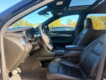 2024 Cadillac XT6 - image 8