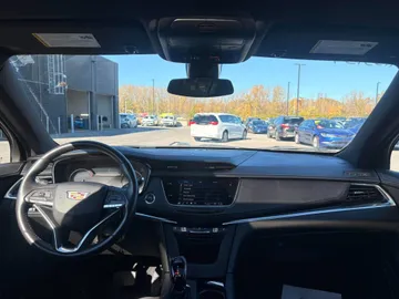 2024 Cadillac XT6 - image 9