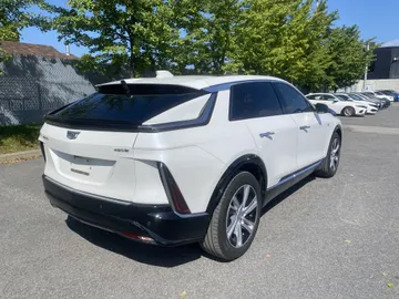 2024 Cadillac LYRIQ - image 3