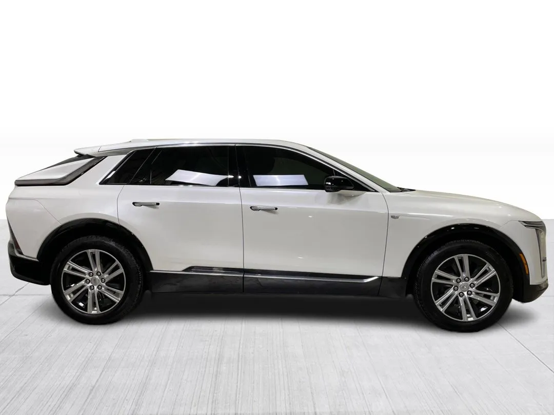 2024 Cadillac LYRIQ — photo 2