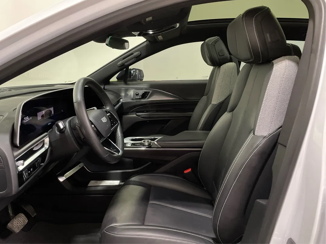 2024 Cadillac LYRIQ — photo 3