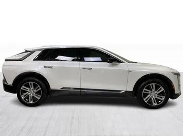 2024 Cadillac LYRIQ - image 2