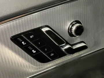 2024 Cadillac LYRIQ - image 19