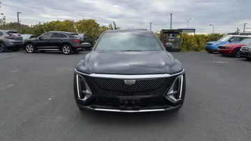 2024 Cadillac LYRIQ - image 2