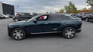 2024 Cadillac LYRIQ - image 3