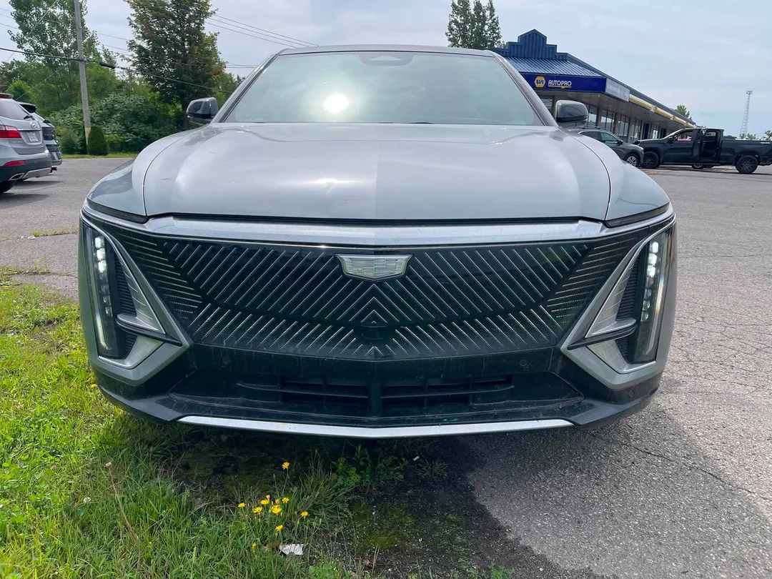 2024 Cadillac LYRIQ — photo 2