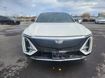 2024 Cadillac LYRIQ - image 2
