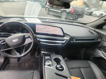 2024 Cadillac LYRIQ - image 10