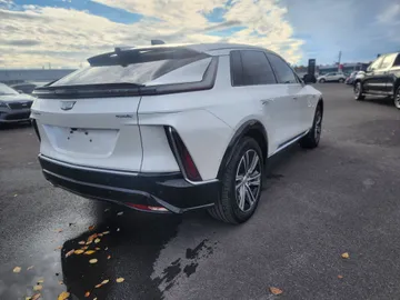 2024 Cadillac LYRIQ - image 7