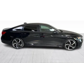 2018 Honda Accord - image 2