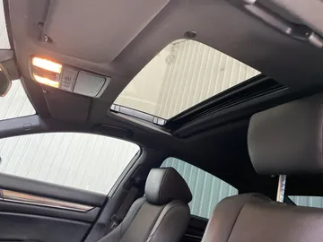 2018 Honda Accord - image 6