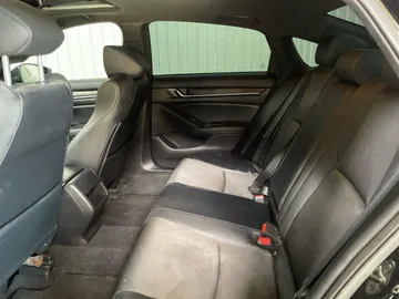 2018 Honda Accord - image 15