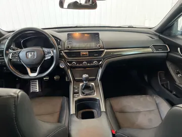2018 Honda Accord - image 4