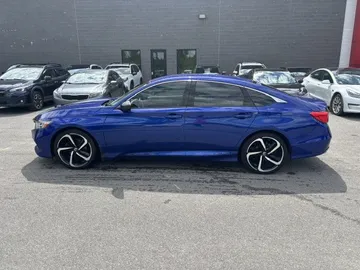 2021 Honda Accord - image 4