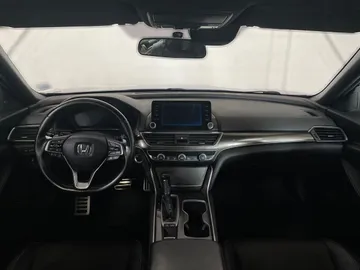 2018 Honda Accord - image 4