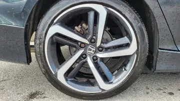 2018 Honda Accord - image 7