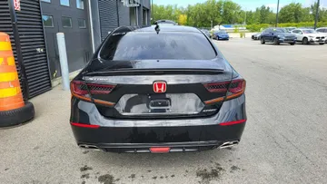 2018 Honda Accord - image 4