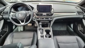 2018 Honda Accord - image 9