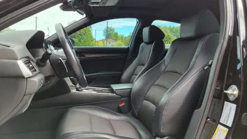 2018 Honda Accord - image 8