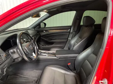 2018 Honda Accord - image 3