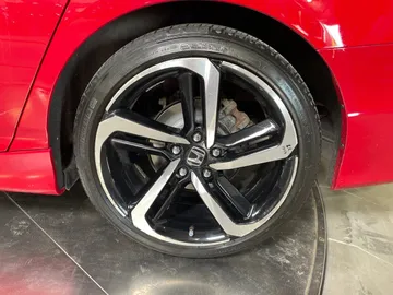 2018 Honda Accord - image 7