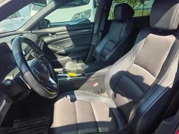 2018 Honda Accord - image 8
