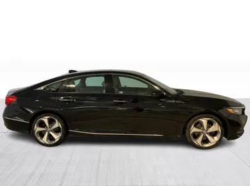 2018 Honda Accord - image 2
