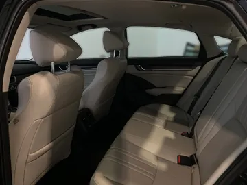 2018 Honda Accord - image 16