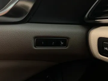 2018 Honda Accord - image 30