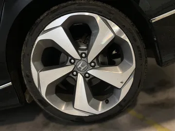2018 Honda Accord - image 7