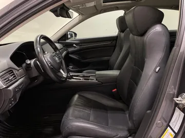 2019 Honda Accord - image 10