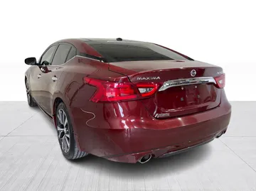2016 Nissan Maxima - image 11