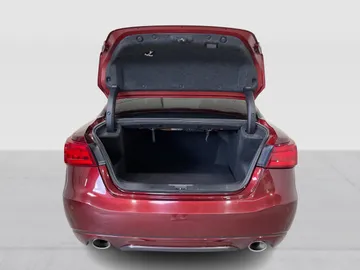 2016 Nissan Maxima - image 13