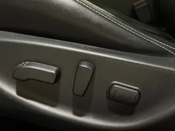 2016 Nissan Maxima - image 18