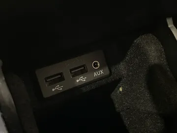 2016 Nissan Maxima - image 27