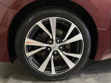 2016 Nissan Maxima - image 7