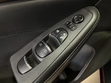 2016 Nissan Maxima - image 23