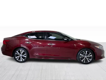 2016 Nissan Maxima - image 2