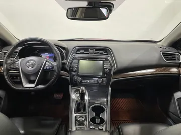 2016 Nissan Maxima - image 4