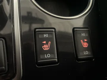 2016 Nissan Maxima - image 24