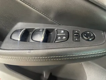 2016 Nissan Maxima - image 23