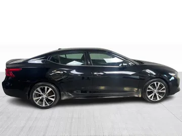 2016 Nissan Maxima - image 2