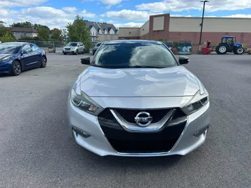 2016 Nissan Maxima - image 2