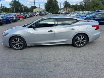 2016 Nissan Maxima - image 6