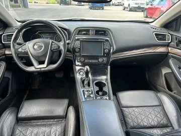 2016 Nissan Maxima - image 9