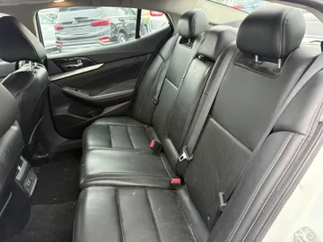 2021 Nissan Maxima - image 10
