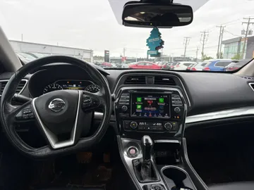 2021 Nissan Maxima - image 11