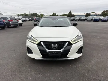 2021 Nissan Maxima - image 2
