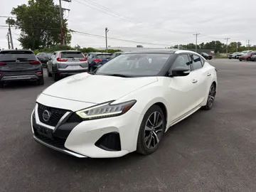 2021 Nissan Maxima - image 3
