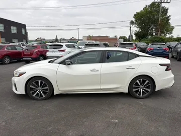 2021 Nissan Maxima - image 4